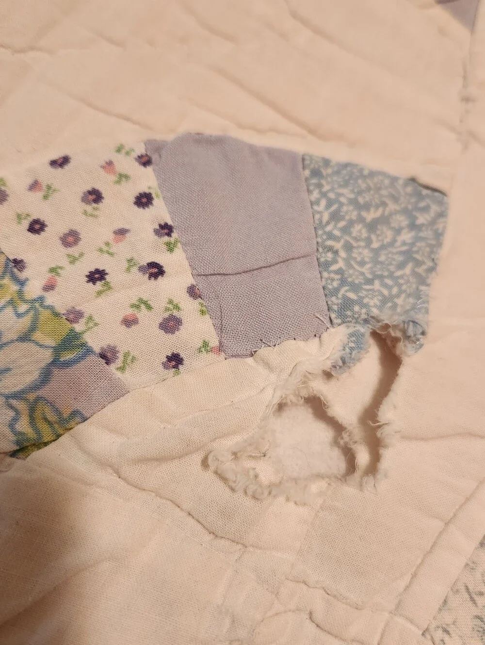 HANDMADE Patchwork Quilt Queen Full Vintage Floral Hand Quilted 85 x  87 Flaws